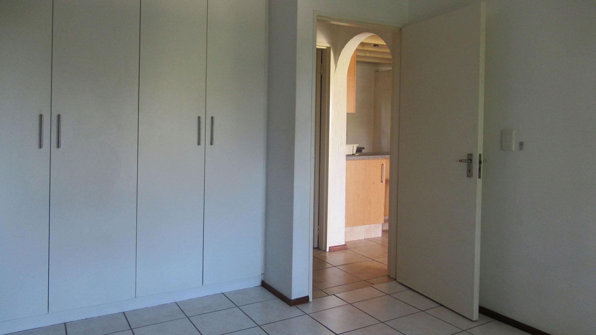 Main Bedroom - 14 square meters of property in Lone Hill