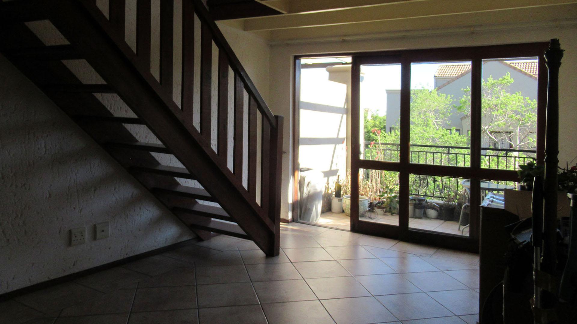 Lounges - 14 square meters of property in Lone Hill