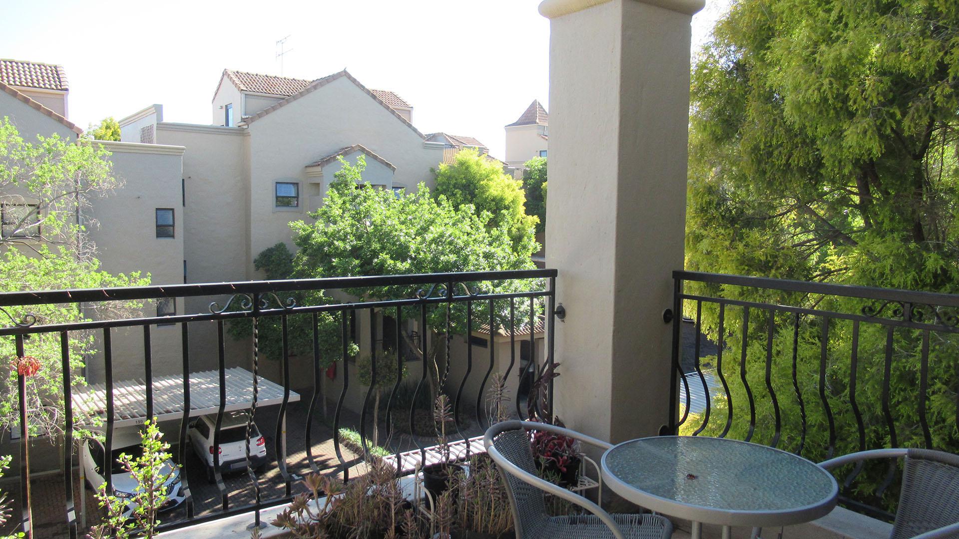 Patio - 28 square meters of property in Lone Hill