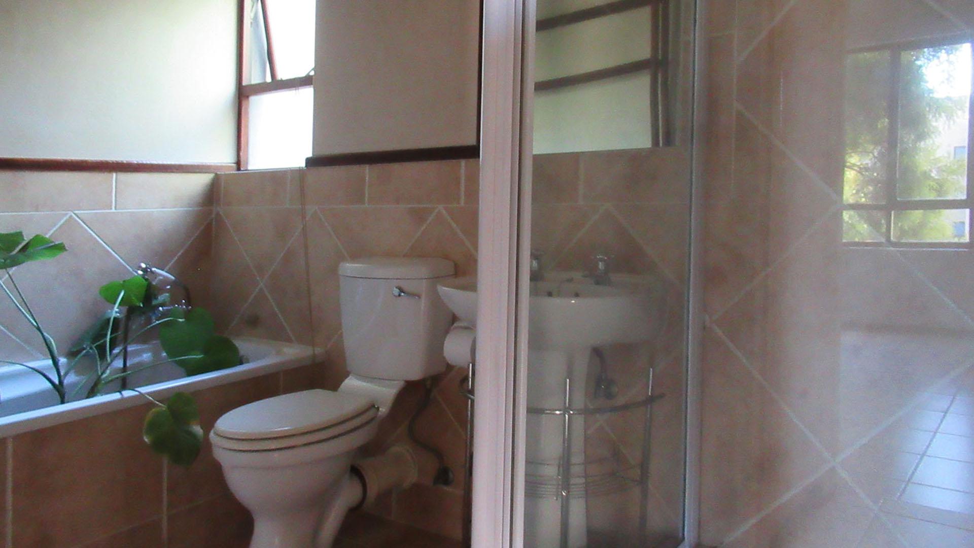 Main Bathroom - 8 square meters of property in Lone Hill