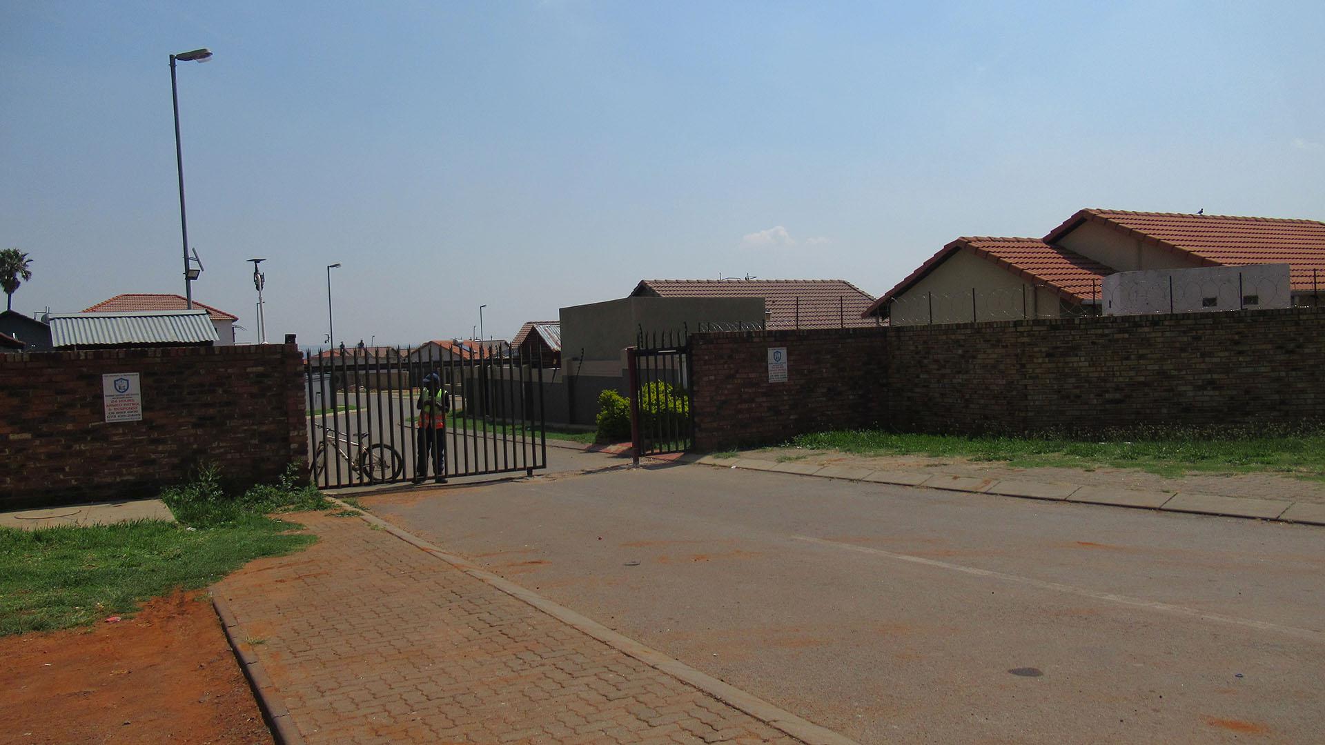 Front View of property in Dawn Park