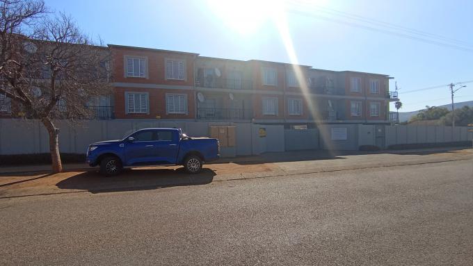 2 Bedroom Sectional Title for Sale For Sale in Daspoort - Private Sale - MR721083