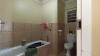 Bathroom 1 - 5 square meters of property in Daspoort