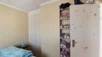 Bed Room 1 - 10 square meters of property in Daspoort