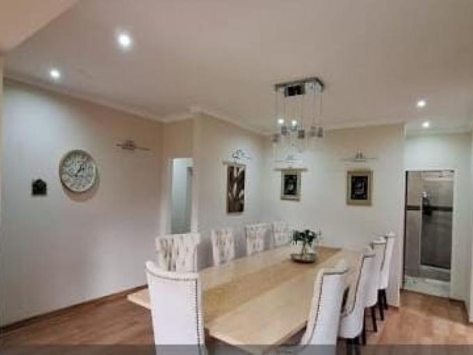 5 Bedroom House for Sale For Sale in Constantia Kloof - MR721086