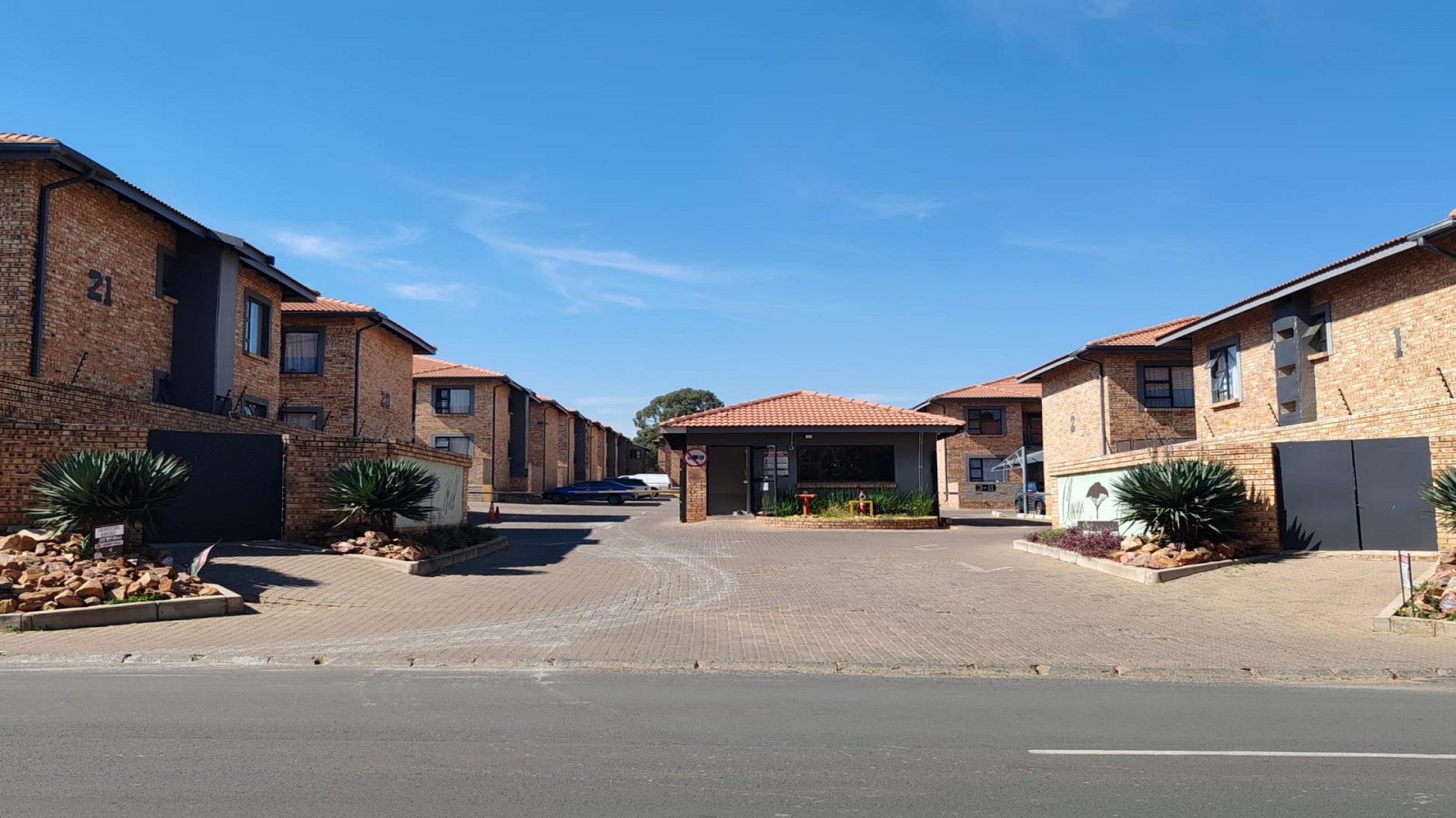 Front View of property in Cloverdene