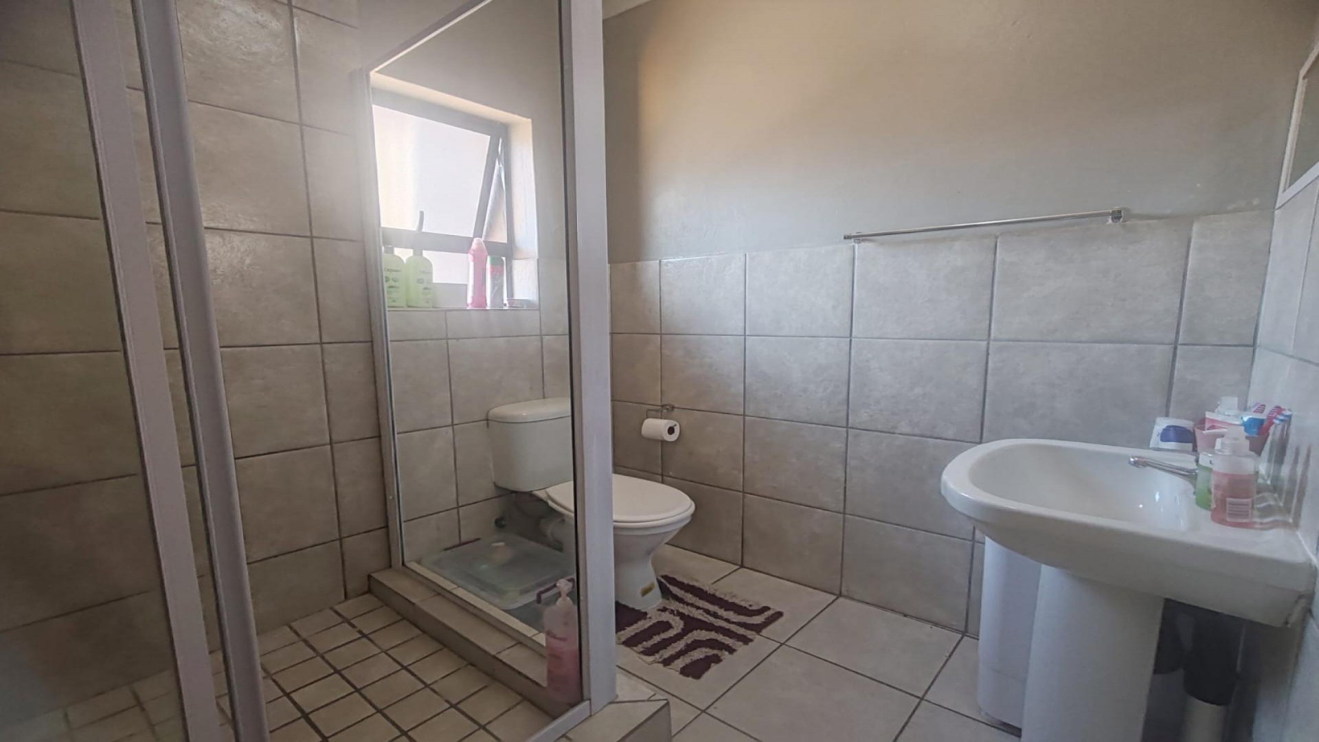 Bathroom 2 of property in Cloverdene