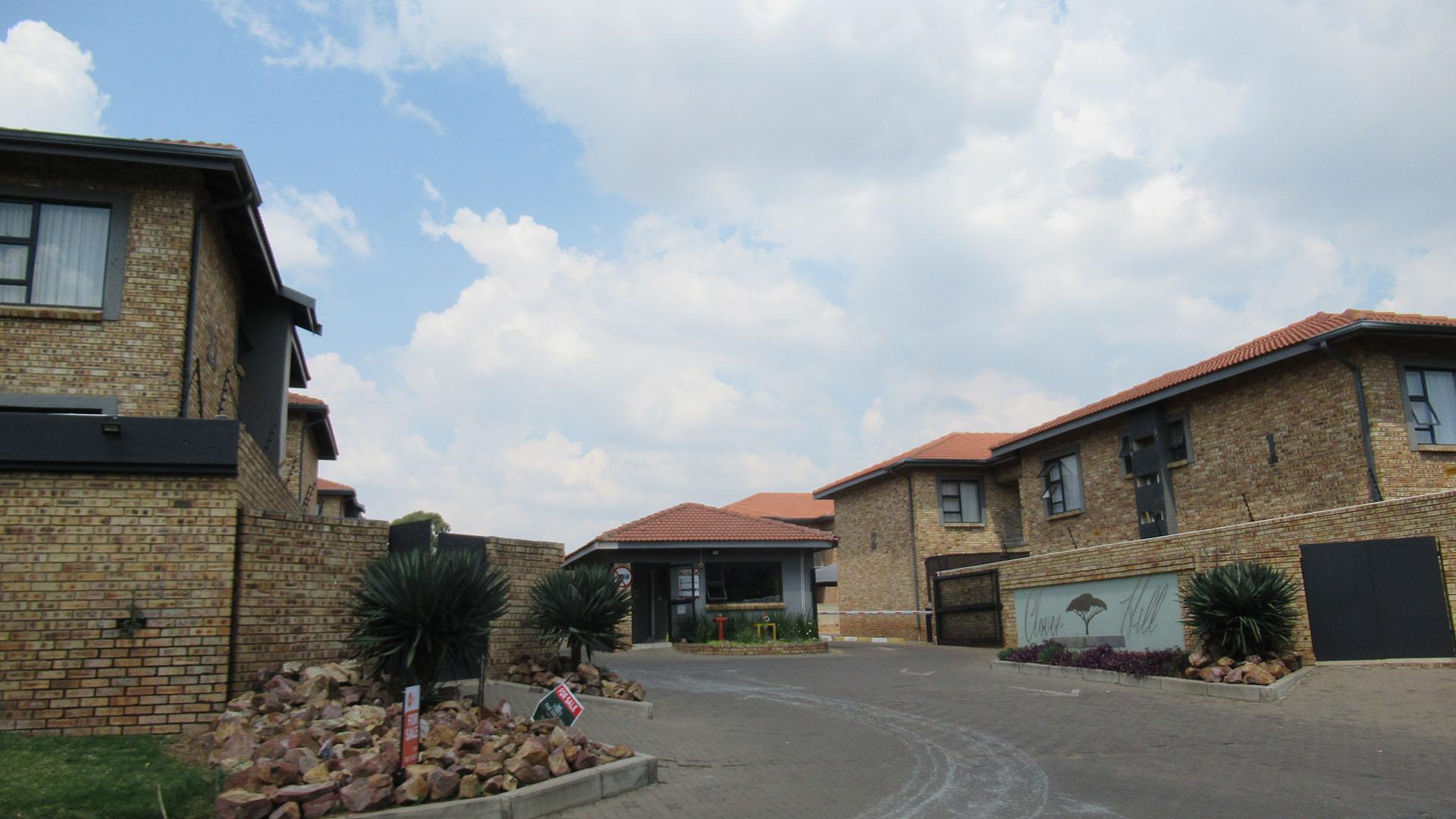 Front View of property in Cloverdene