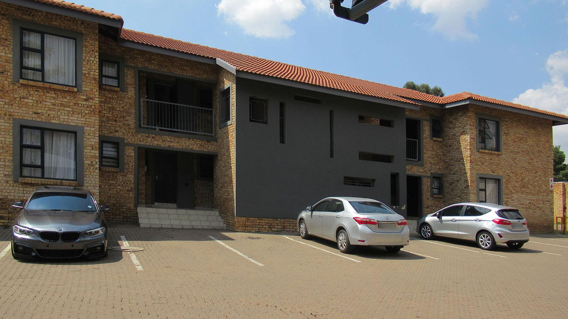 Front View of property in Cloverdene