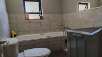 Bathroom 1 of property in Cloverdene