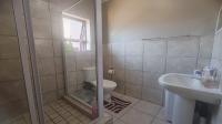 Bathroom 2 of property in Cloverdene