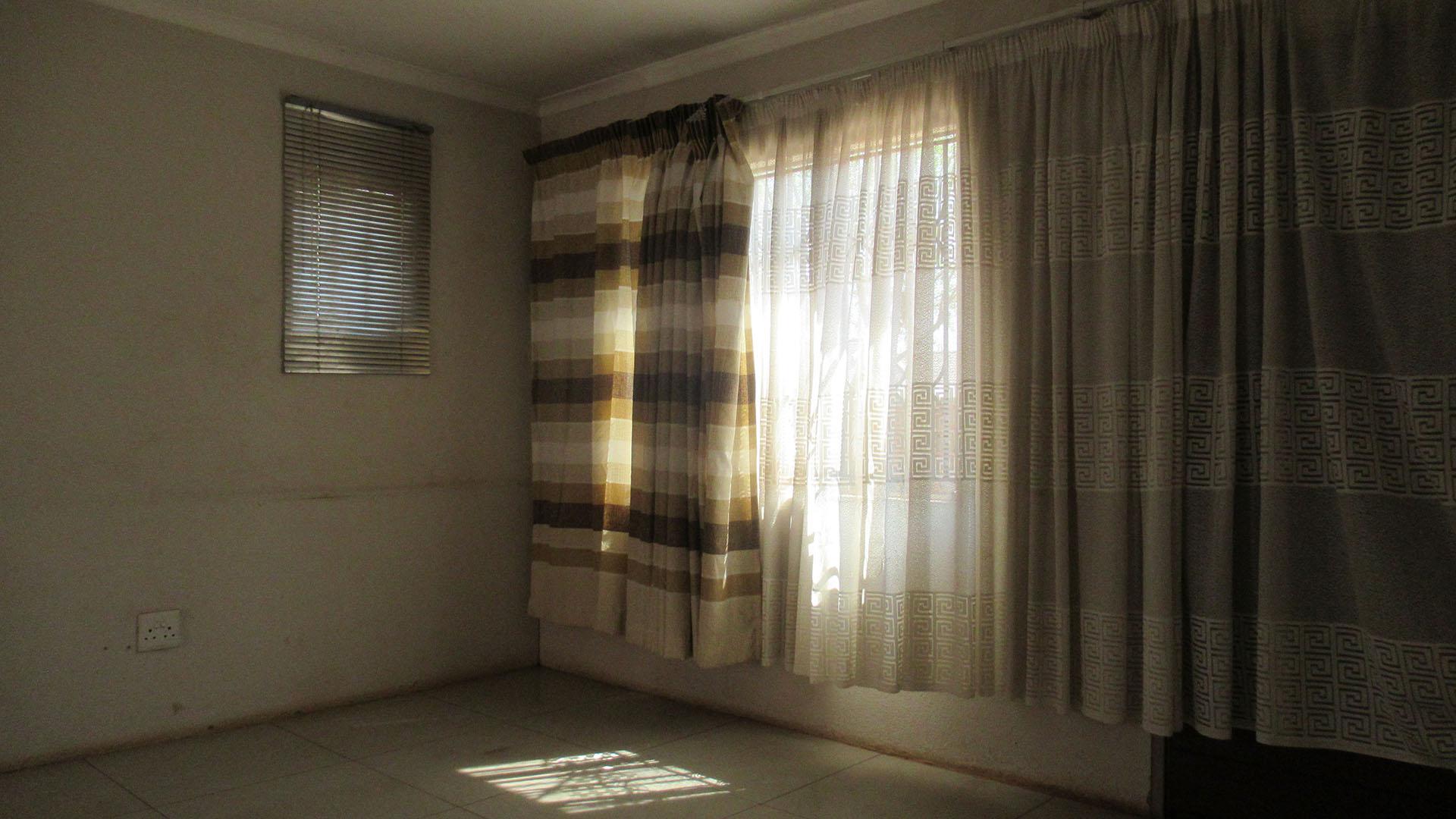 Lounges - 19 square meters of property in Watervalspruit (Vaal)