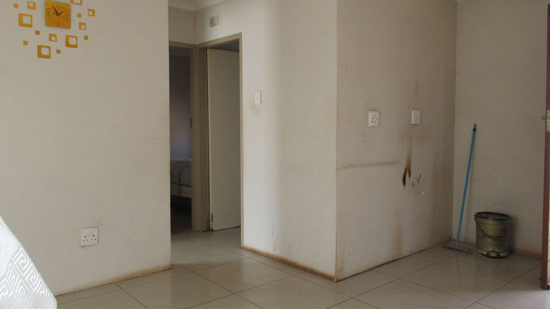 Lounges - 19 square meters of property in Watervalspruit (Vaal)