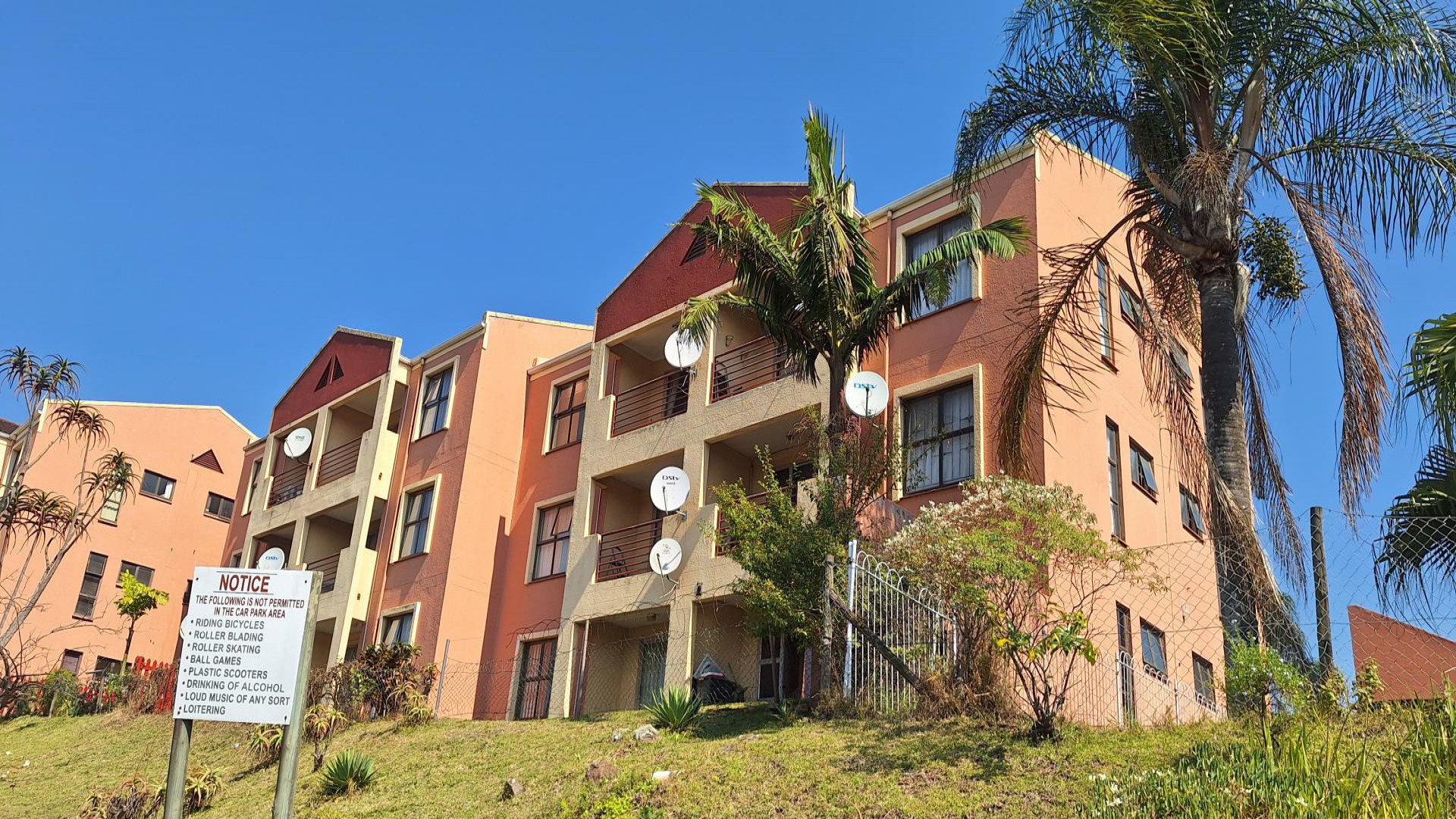 Front View of property in Caversham Glen