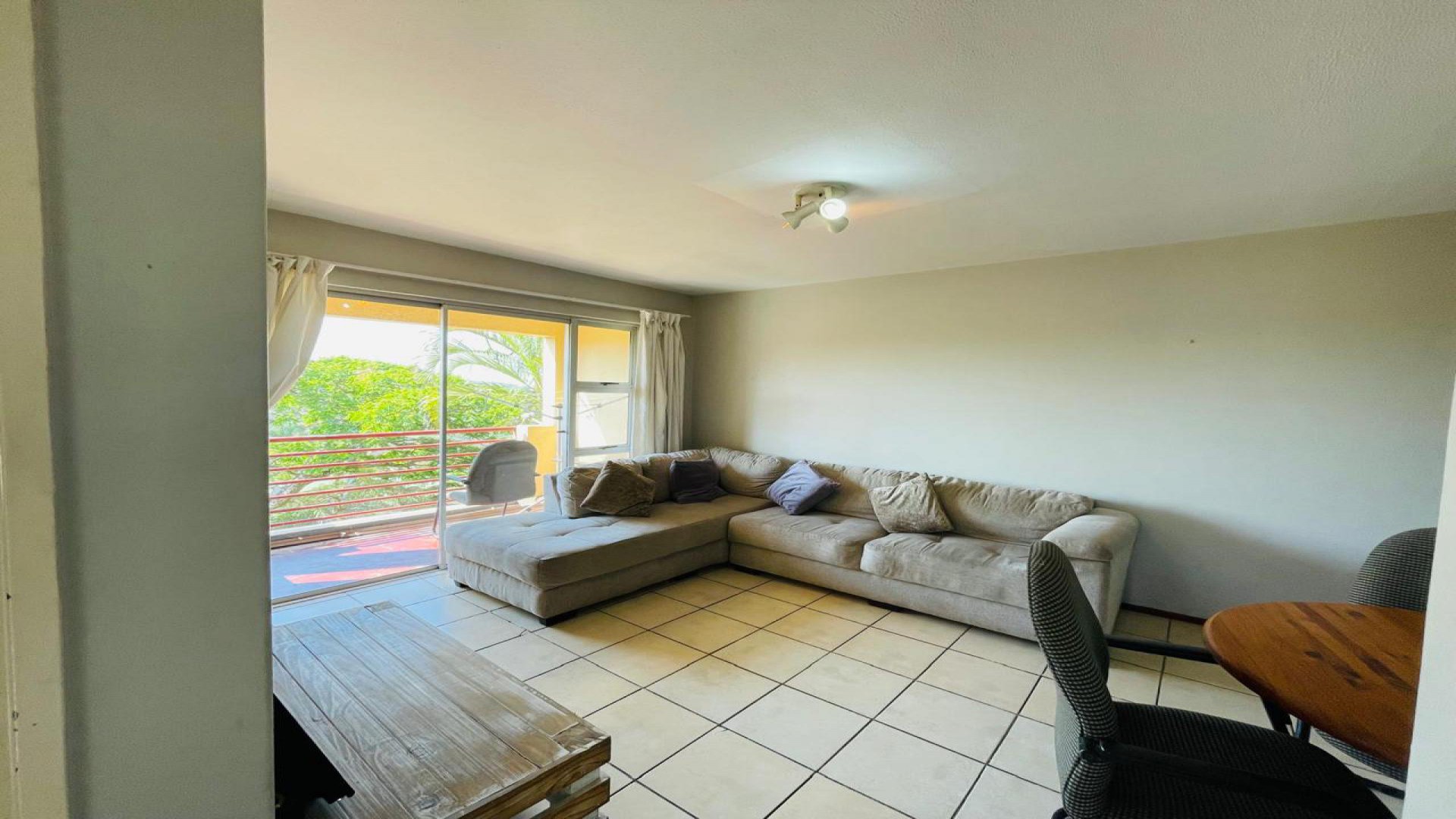 Lounges of property in Caversham Glen