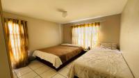 Bed Room 1 of property in Caversham Glen