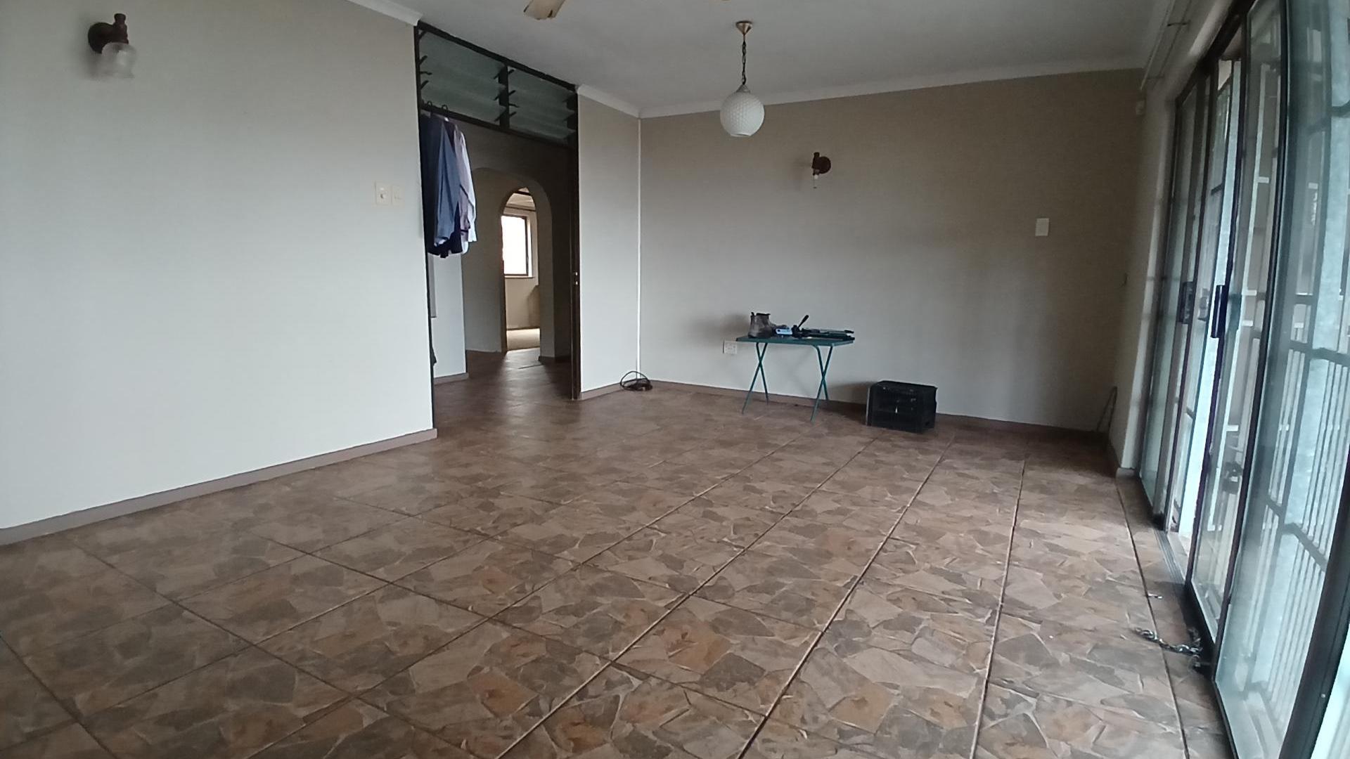 Lounges of property in Wentworth 