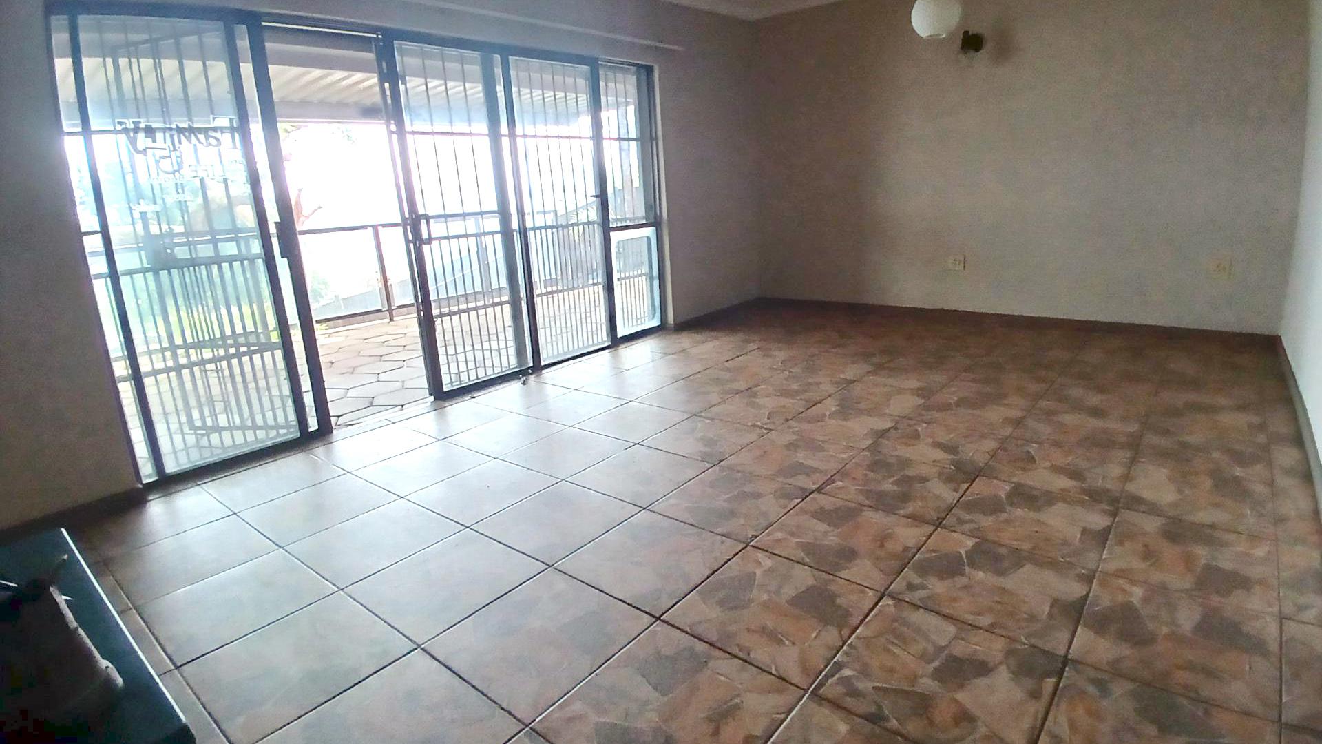 Lounges of property in Wentworth 