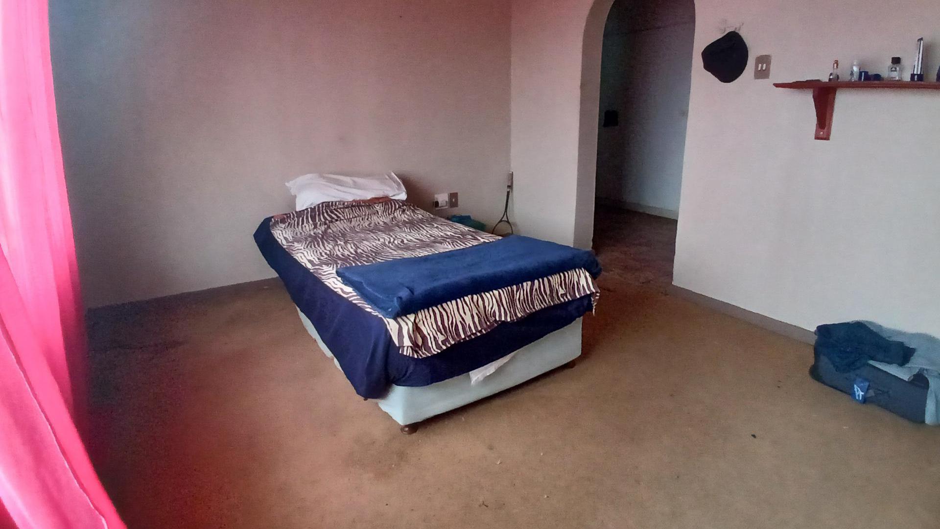 Bed Room 2 of property in Wentworth 