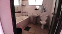 Bathroom 1 of property in Wentworth 
