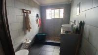 Bathroom 2 of property in Wentworth 
