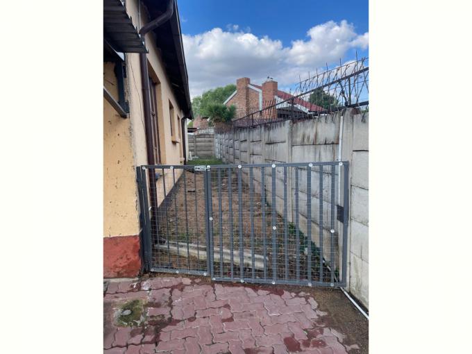 3 Bedroom House to Rent in Verwoerdpark - Property to rent - MR721185