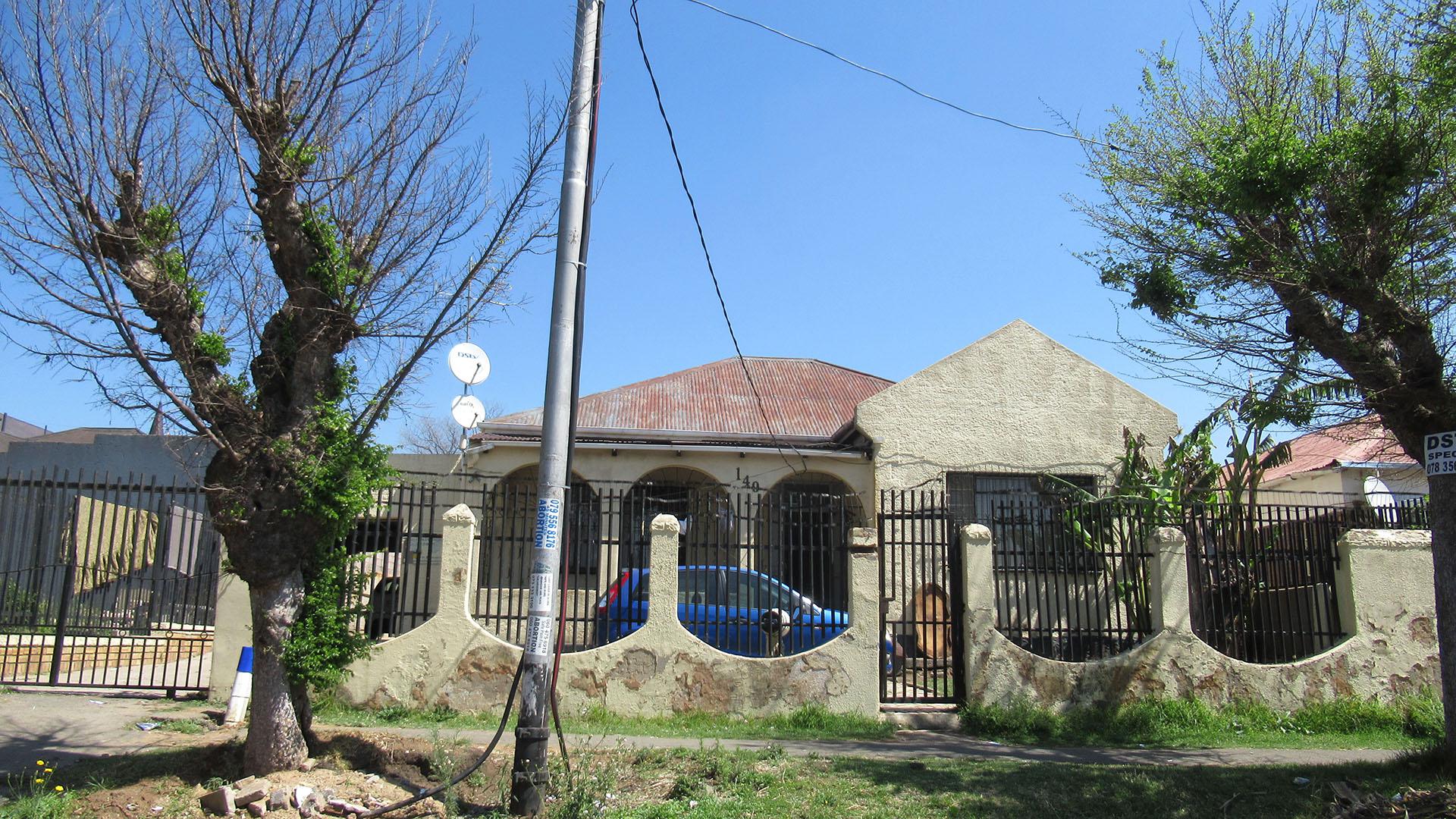 Front View of property in Rosettenville