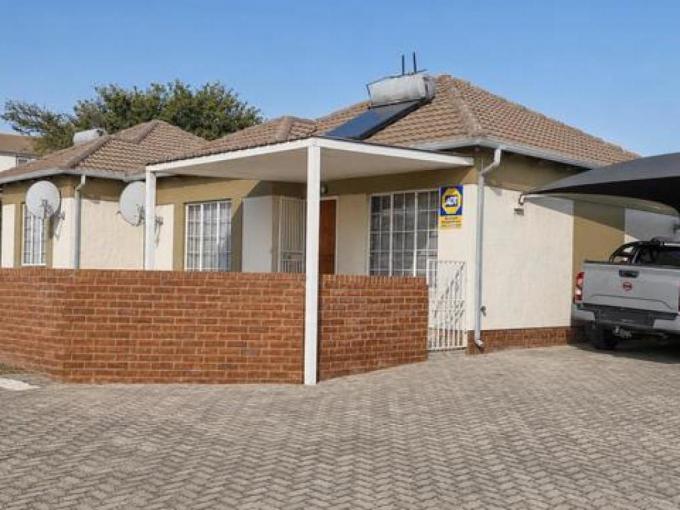 2 Bedroom Simplex for Sale For Sale in The Reeds - MR721208