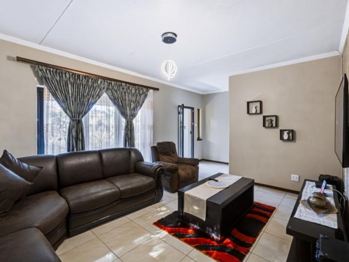 3 Bedroom House for Sale For Sale in Amanzimtoti  - MR721220