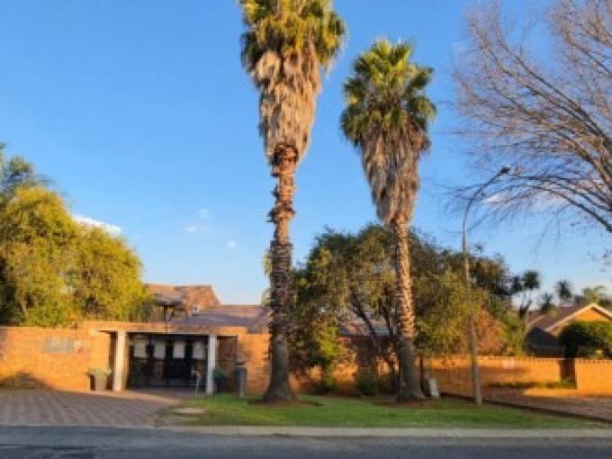 4 Bedroom House for Sale For Sale in Meyersdal - MR721239