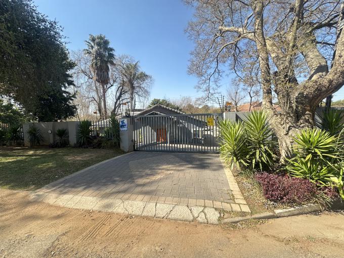 4 Bedroom House for Sale For Sale in Weltevreden Park - MR721241