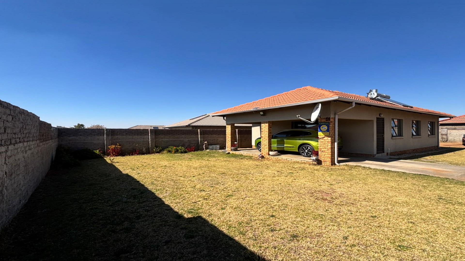 Front View of property in Azaadville