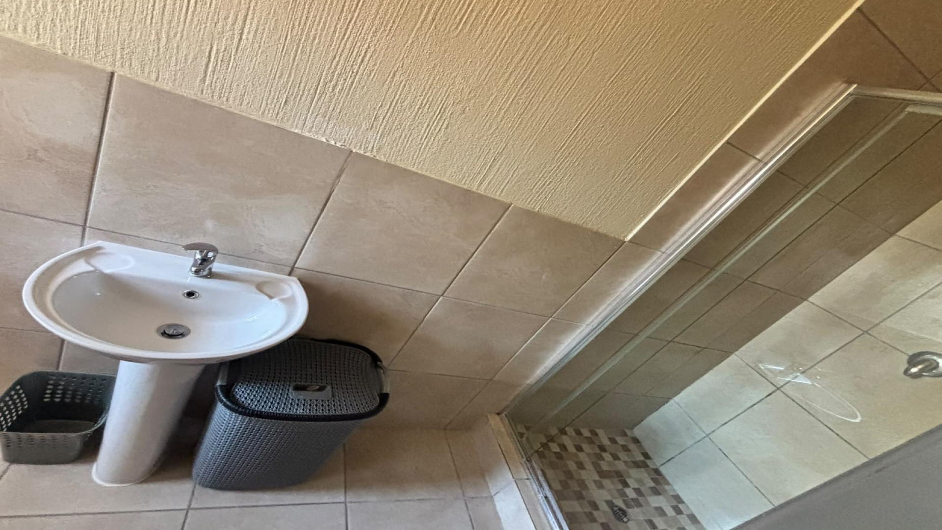 Bathroom 1 of property in Azaadville