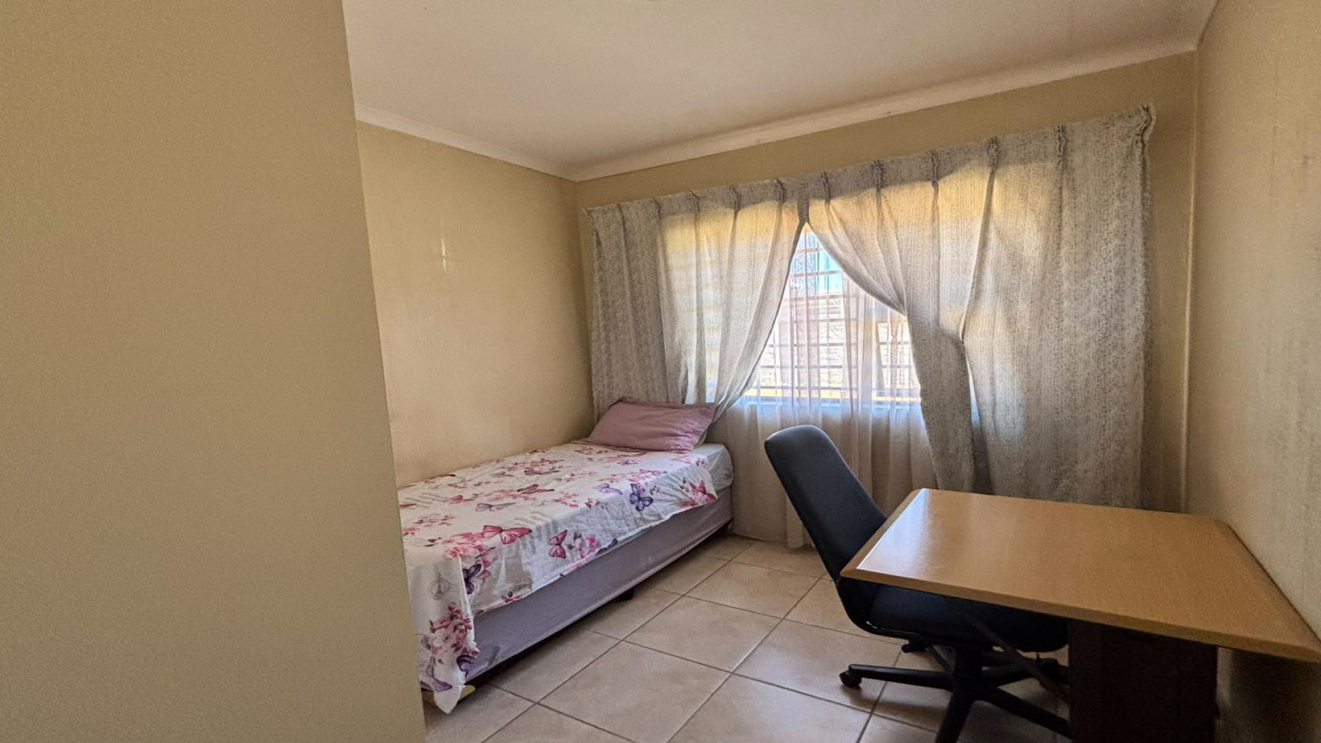 Bed Room 2 of property in Azaadville