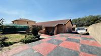 Front View of property in Ormonde