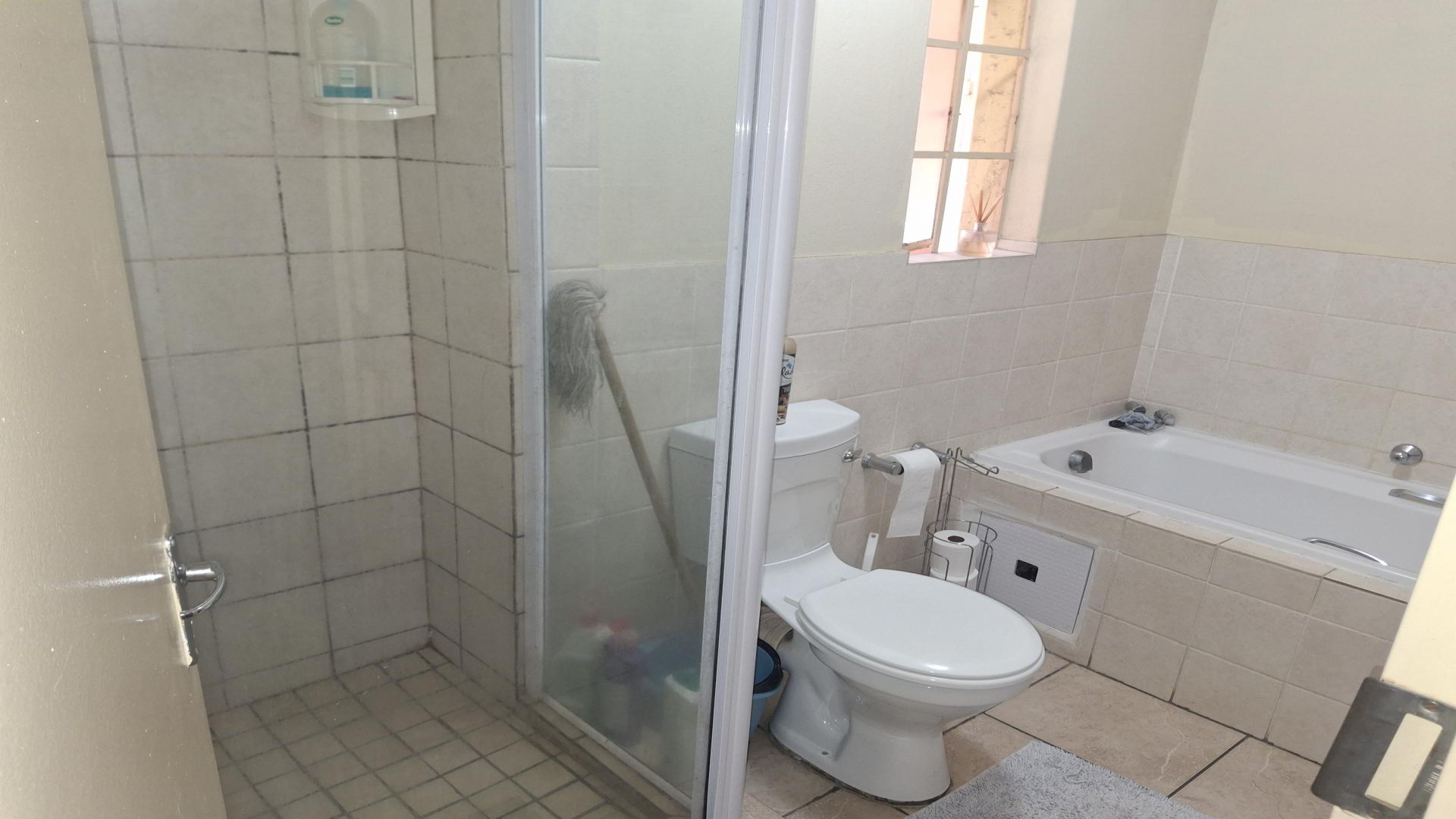Bathroom 1 of property in Kosmosdal