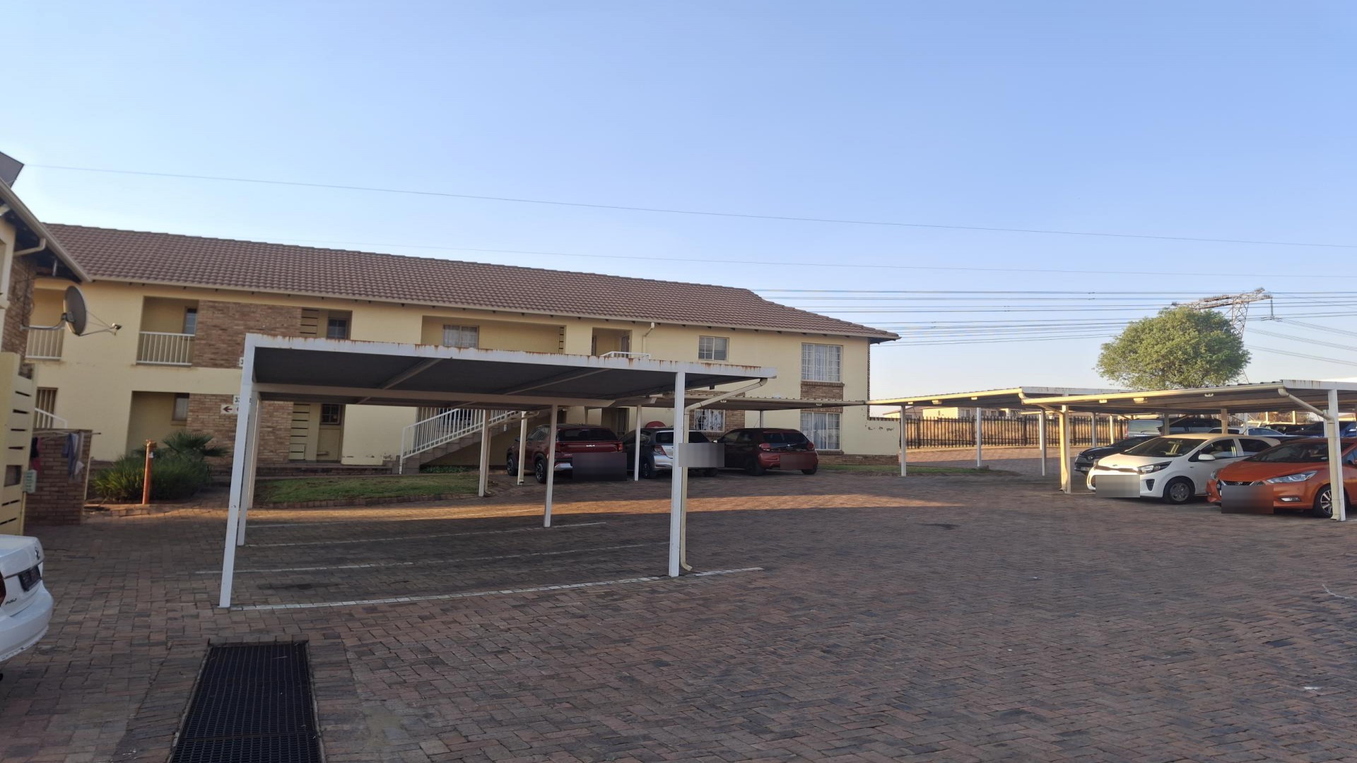 Front View of property in Kosmosdal