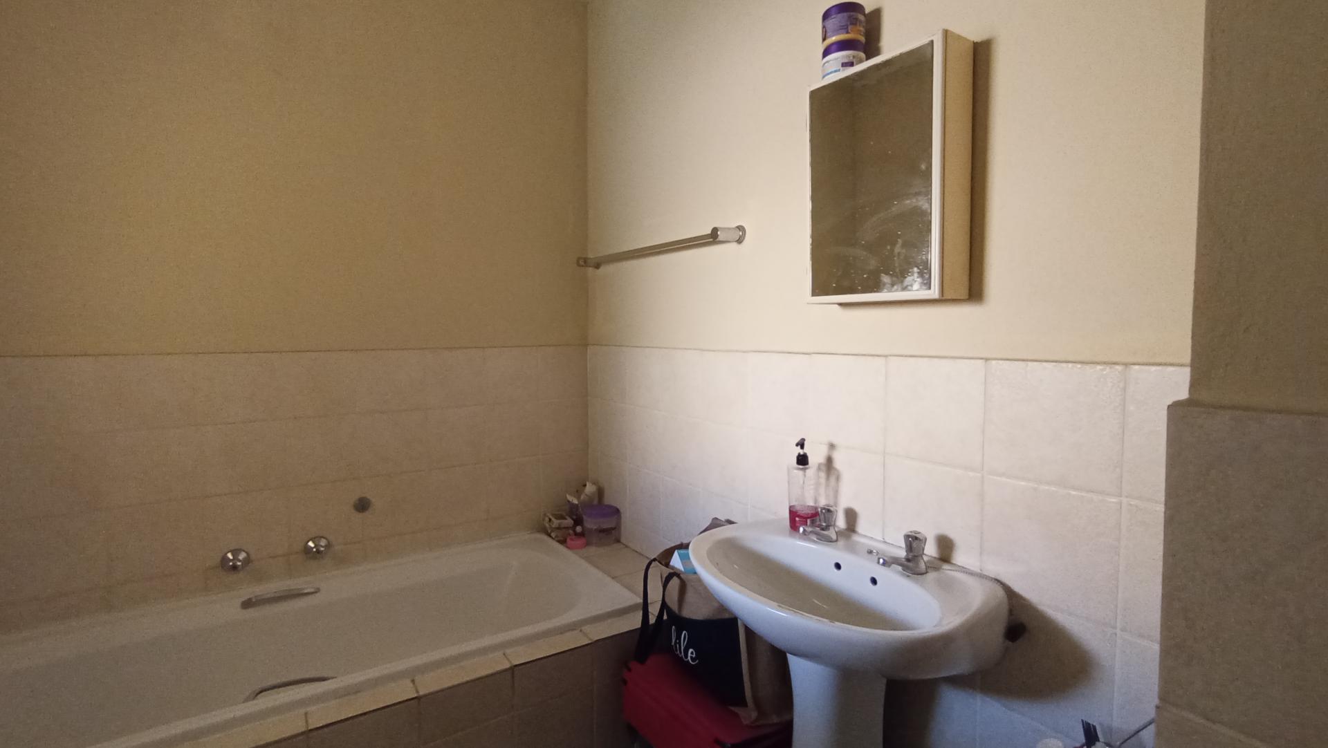 Bathroom 1 - 6 square meters of property in Kosmosdal