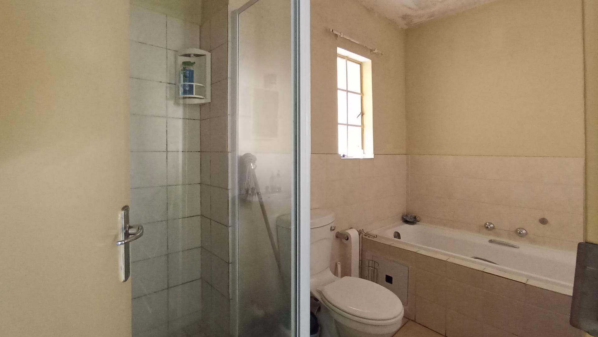 Bathroom 1 - 6 square meters of property in Kosmosdal