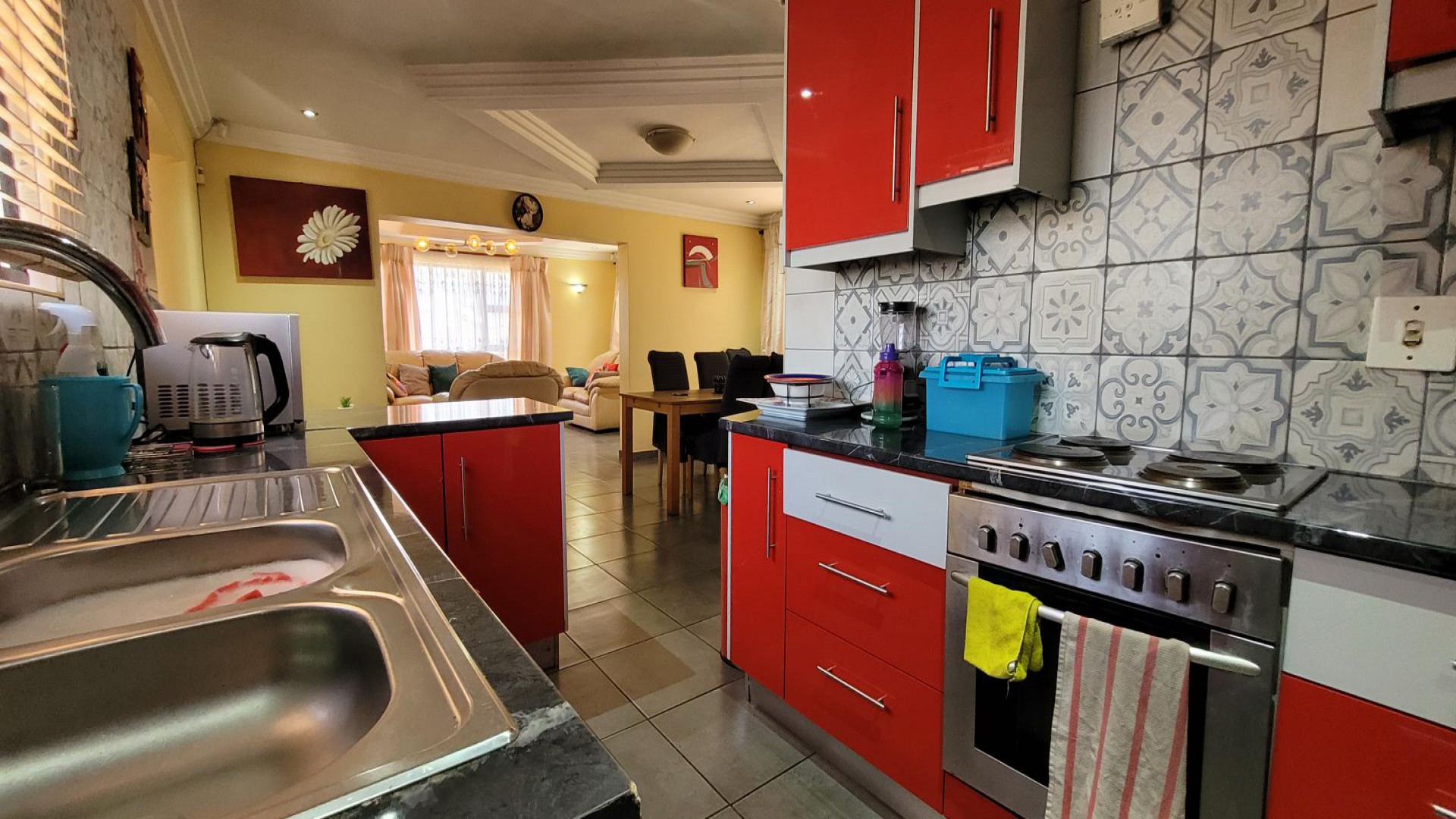 Kitchen of property in Sunward park