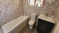 Bathroom 1 of property in Sunward park
