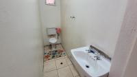 Bathroom 1 of property in Sunward park