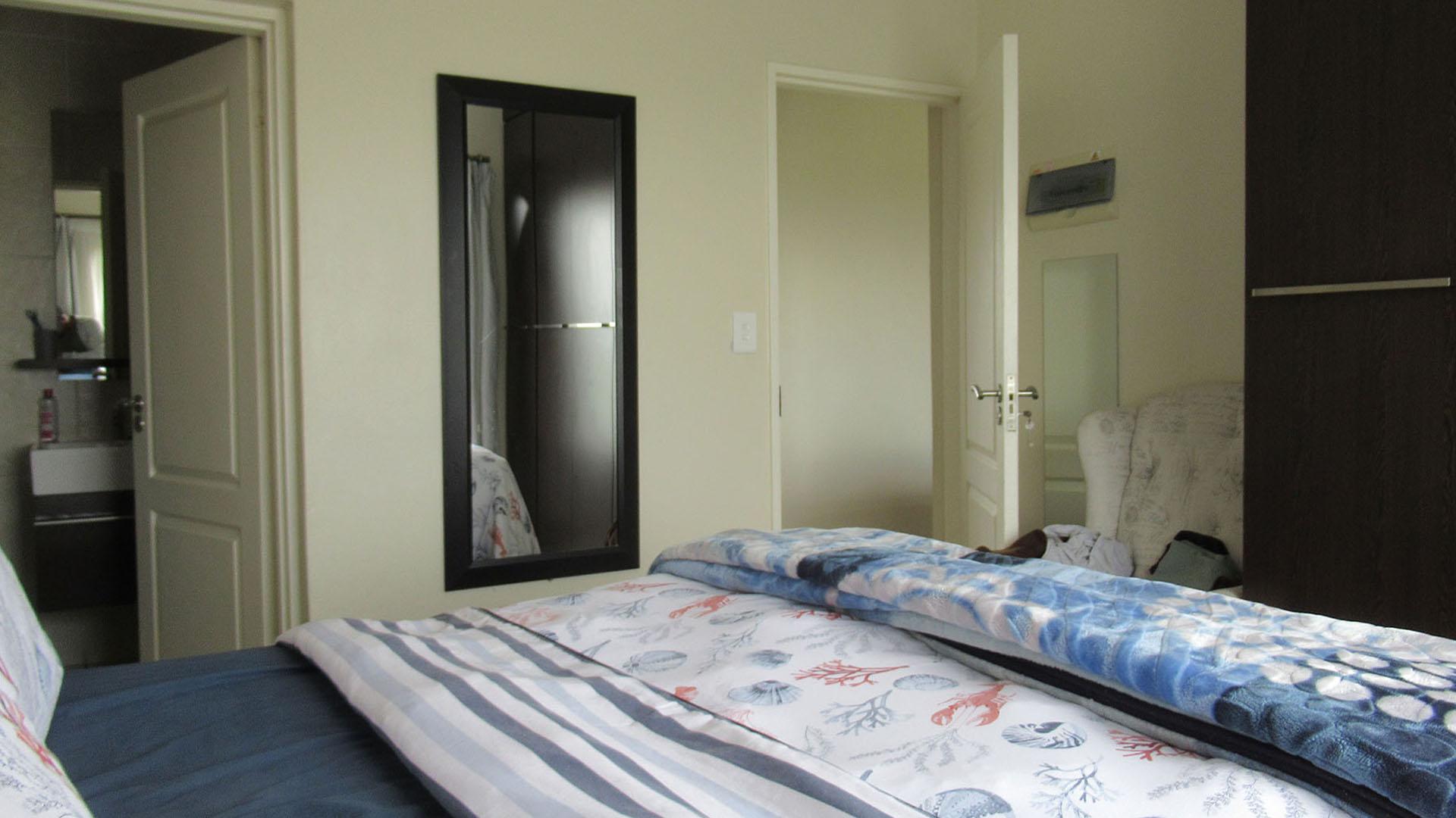 Main Bedroom - 12 square meters of property in Noordhang