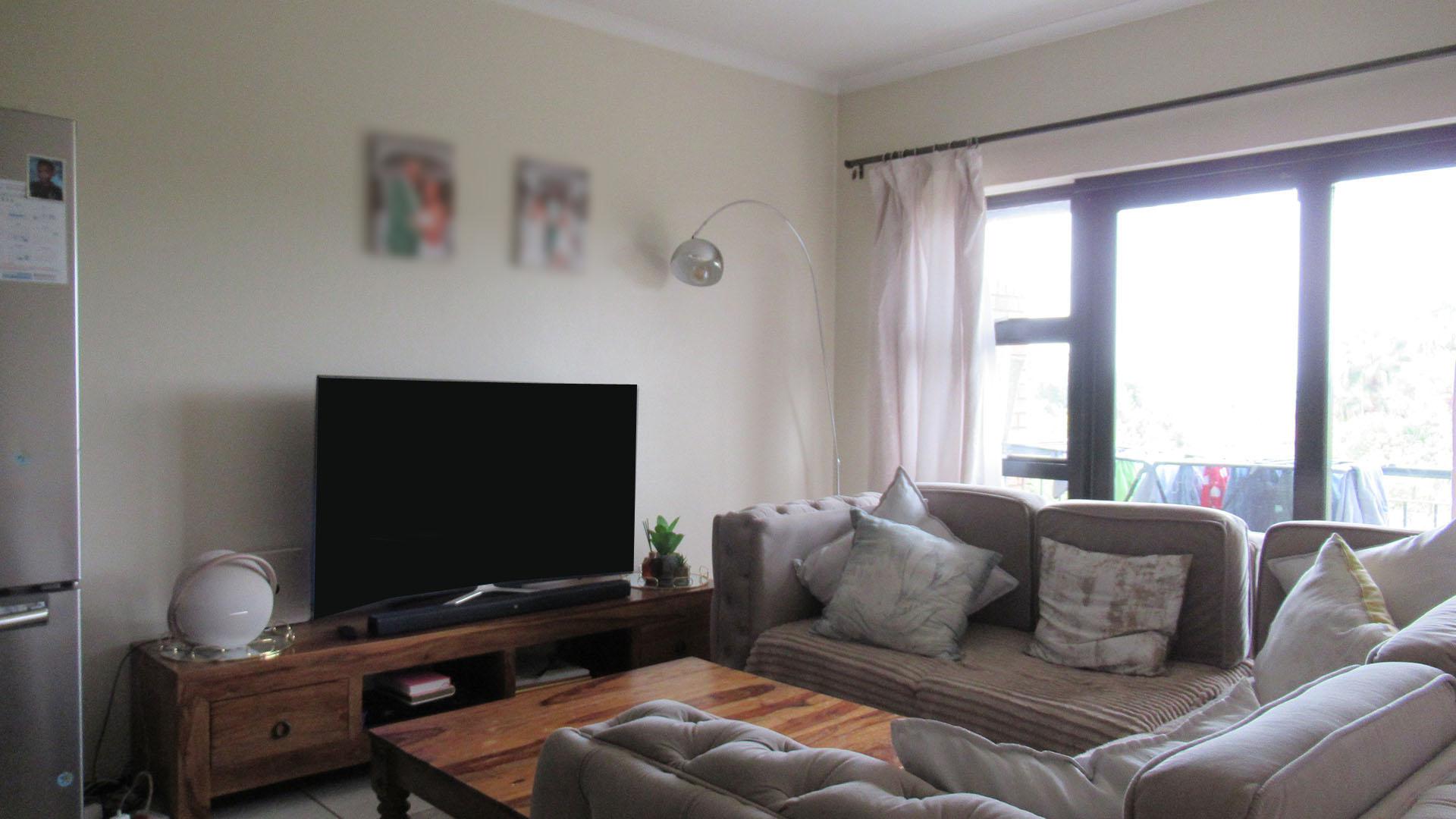 Lounges - 16 square meters of property in Noordhang