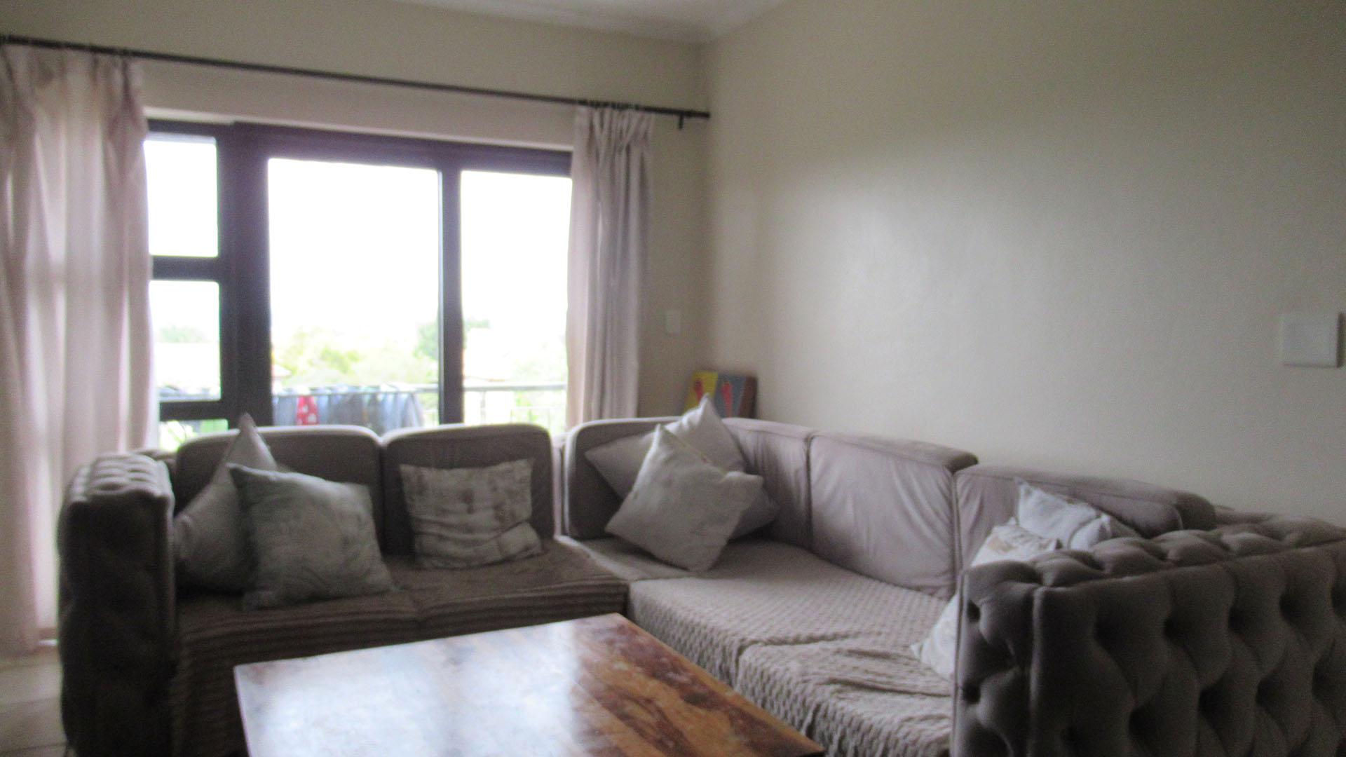 Lounges - 16 square meters of property in Noordhang