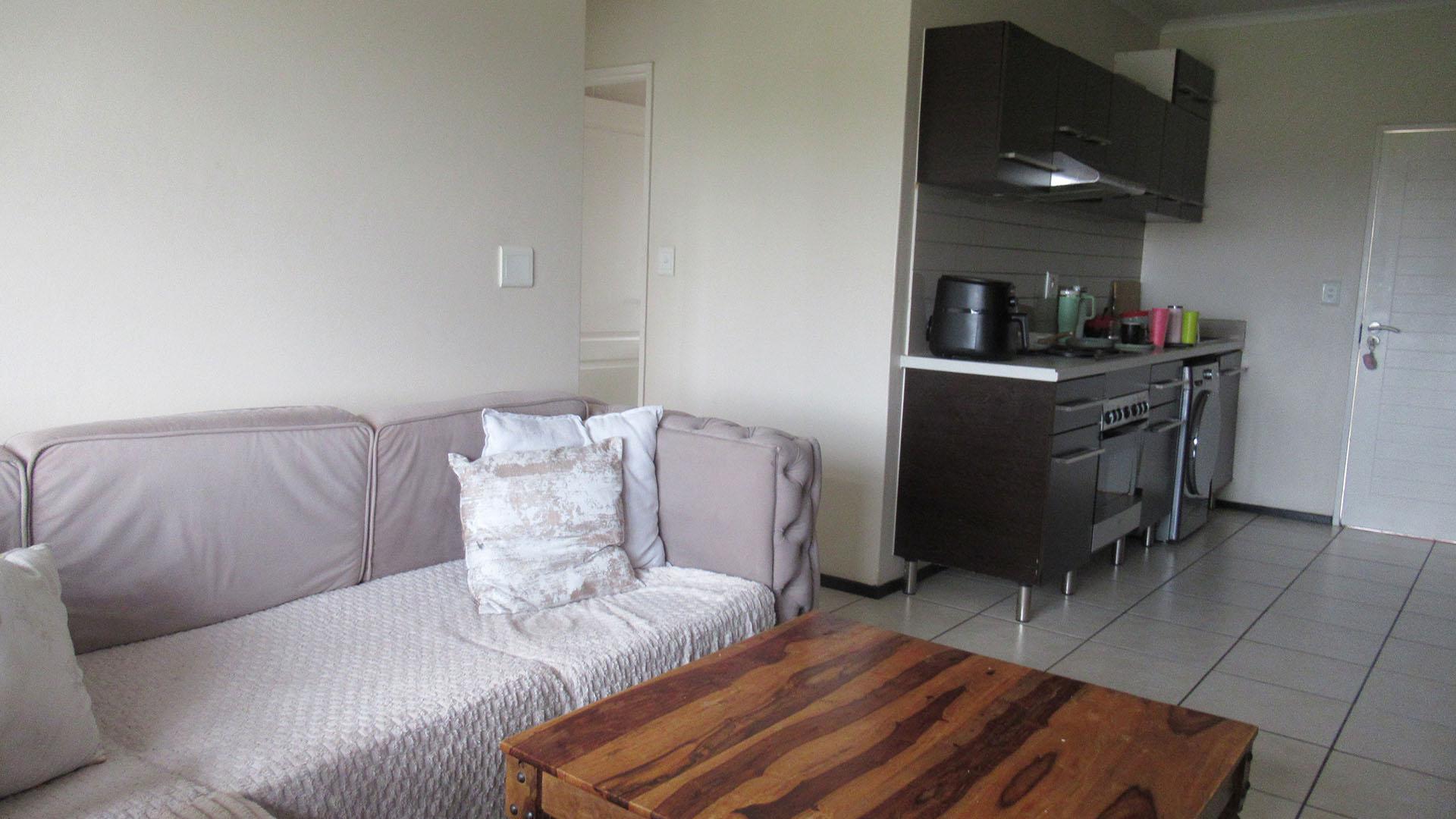 Lounges - 16 square meters of property in Noordhang