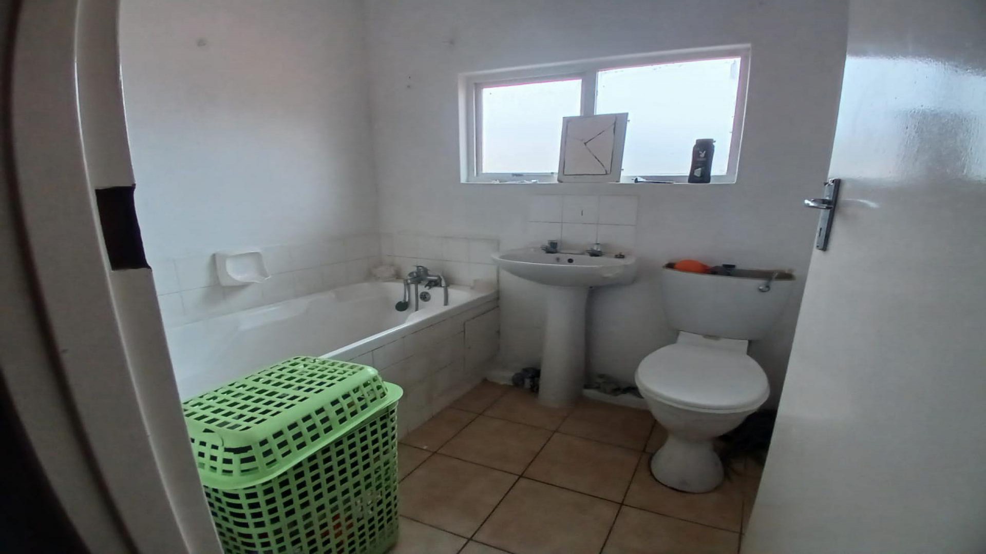 Bathroom 1 - 4 square meters of property in Caversham Glen