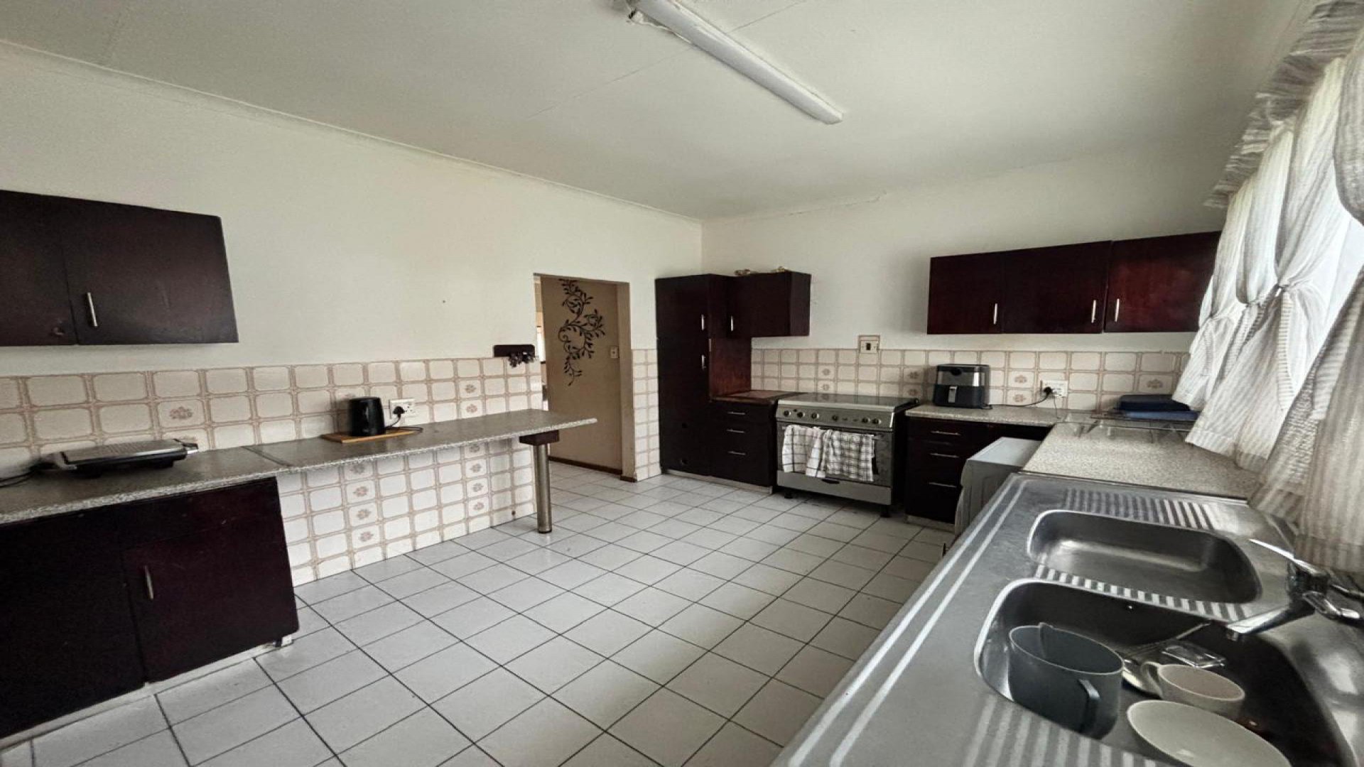 Kitchen - 14 square meters of property in The Hill