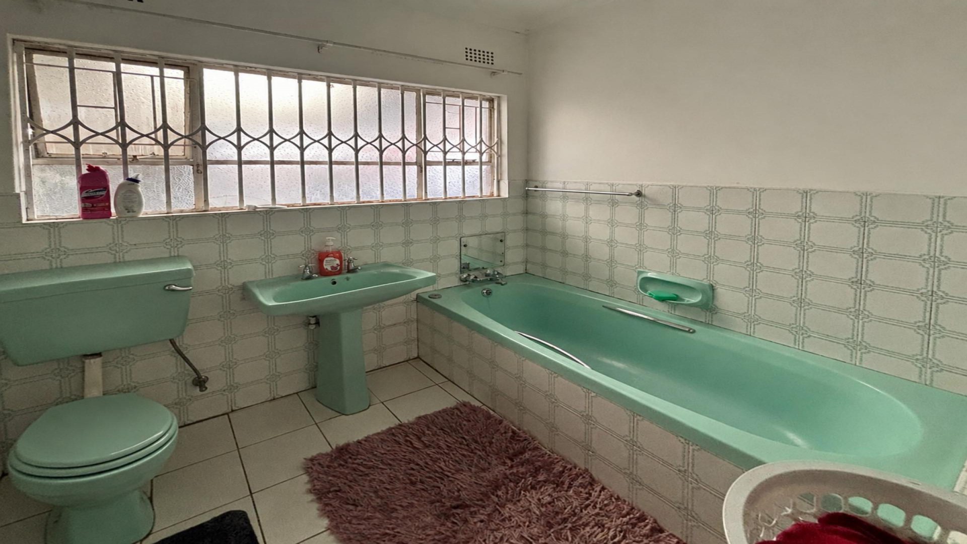 Bathroom 1 - 7 square meters of property in The Hill