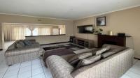 Lounges - 26 square meters of property in The Hill